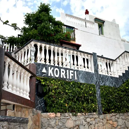 Entire Private Sea Full View With Balcony, Shared Pool And Air Conditionin (adults Only)