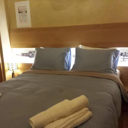 Entire Private Sea Full View With Balcony, Shared Pool And Air Conditionin (adults Only) *