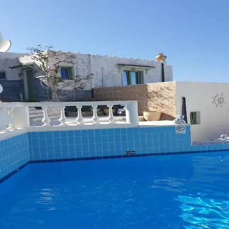 Entire Private Sea Full View With Balcony, Shared Pool And Air Conditionin (adults Only)