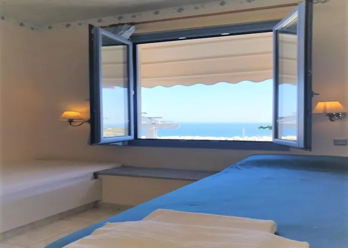 Entire Private Sea Full View With Balcony, Shared Pool And Air Conditionin (adults Only) Διαμέρισμα