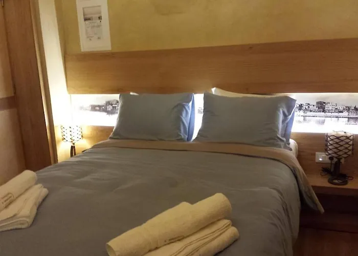 Entire Private Sea Full View With Balcony, Shared Pool And Air Conditionin (adults Only) *