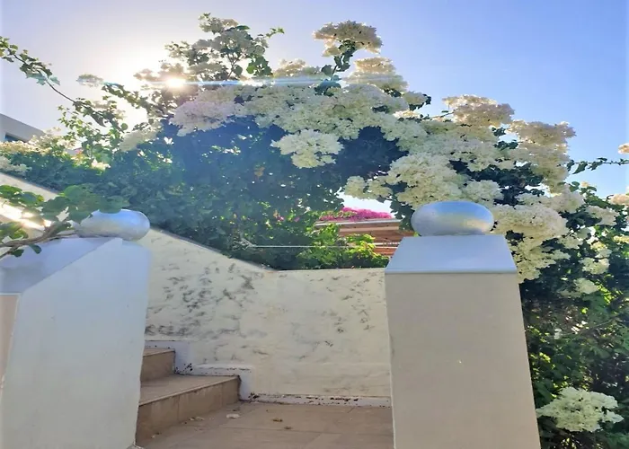 Entire Private Sea Full View With Balcony, Shared Pool And Air Conditionin (adults Only) Appartamento